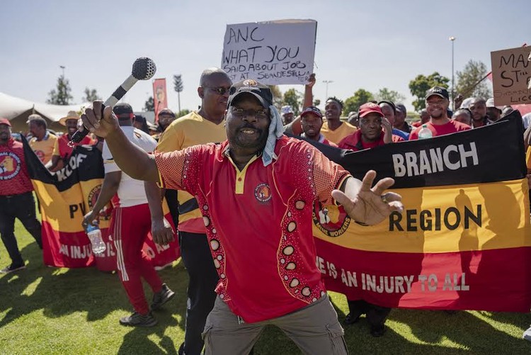 Mineworkers disrupt COSATU May Day rally in Soweto